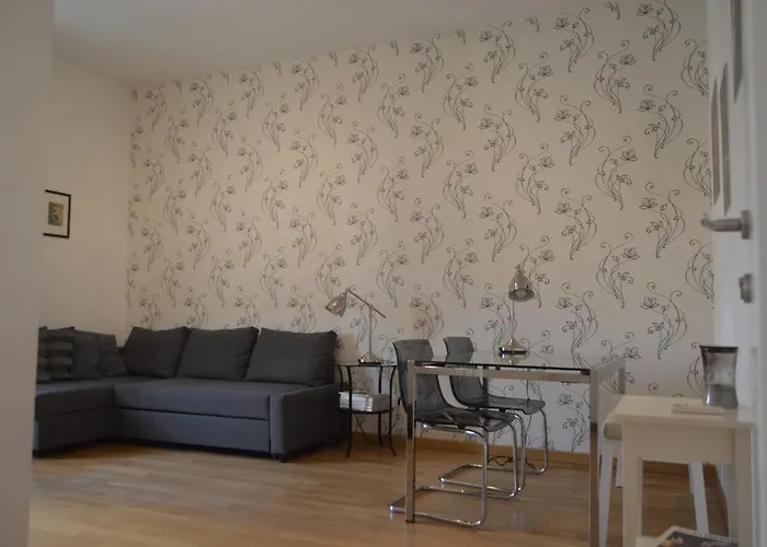 Near Colosseum San Giovanni Pet-Friendly